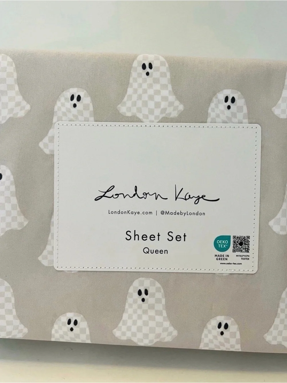 London Kaye Gray with Checkerboard Ghosts Queen Size Halloween Sheet Set